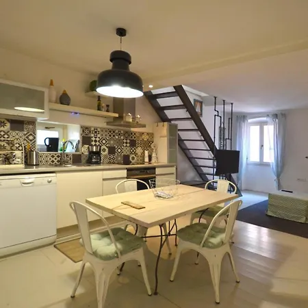 Stella Art Apartment