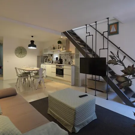 Apartment Stella Art
