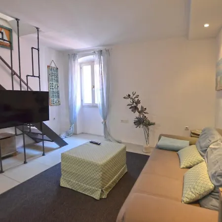 Stella Art Apartment